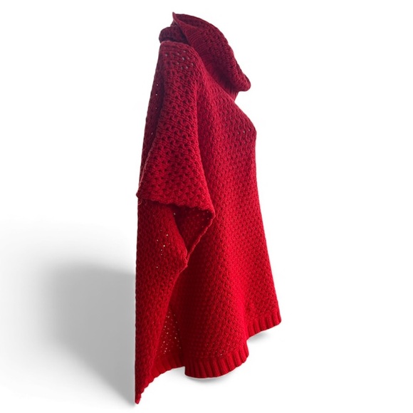 Crown & Ivy Poncho - Picture 4 of 5